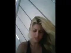 摩耗の密な服装をする。 女性 の ため の アダルト 動画